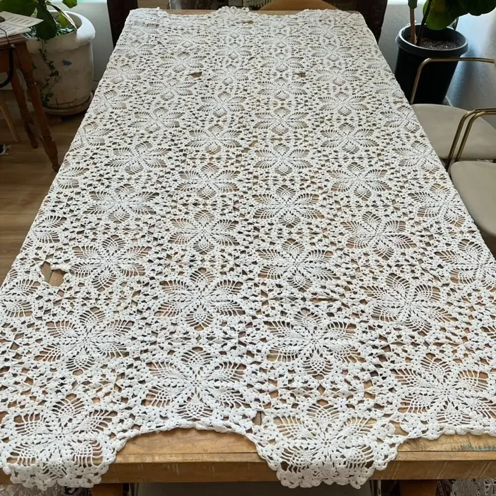 Vintage Handcrafted Off White Crochet Round Tablecloth Scalloped Edge 90x90